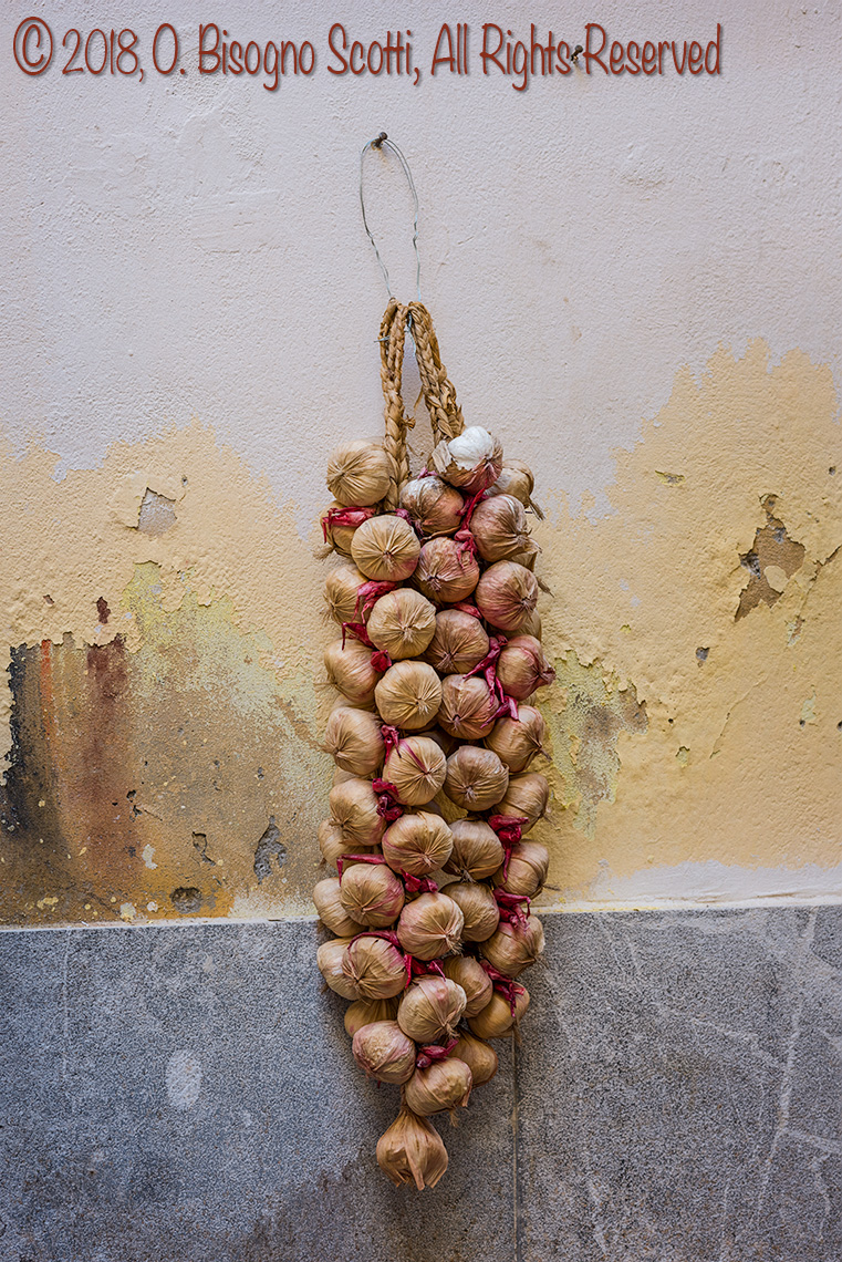 Garlic Hanging in Palermo Allyway, Photography by O. Bisogno Scotti